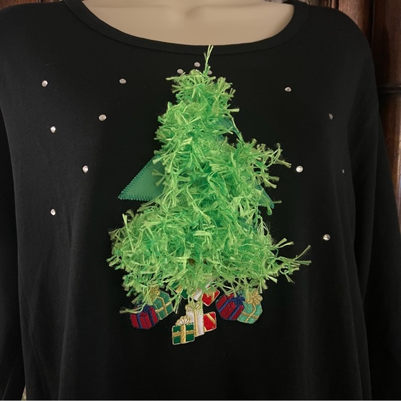 Shane Lee Inc Christmas Top - Picture 3 of 5